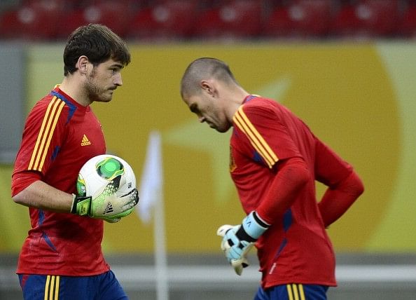 Iker Casillas hopes Victor Valdes finds a solution at Manchester United