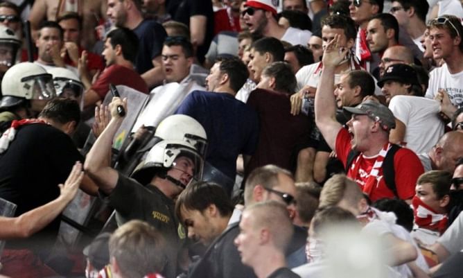 Bayern Munich fans and Greek police collide before Champions League clash against Olympiacos