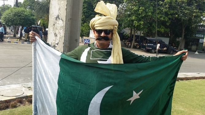 Pakistan's die-hard fan 'Chacha T20' demands apology from Ahmed Shehzad for inappropriate behaviour