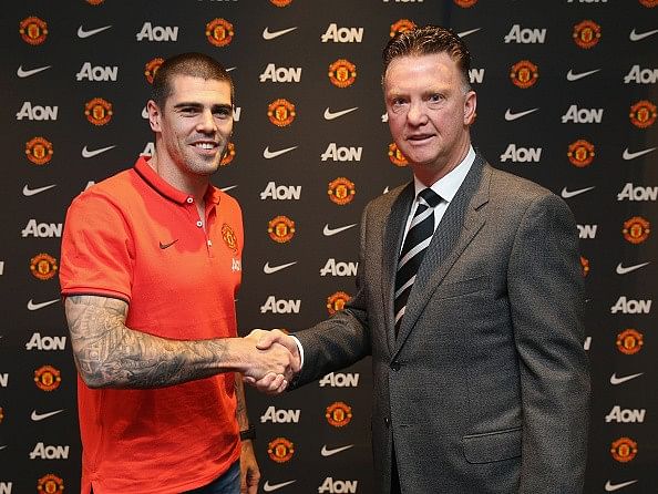 Victor Valdes made to train alone by Louis Van Gaal