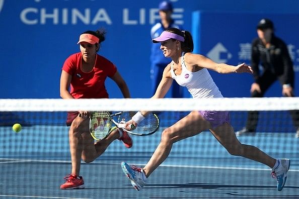 Sania Mirza and Martina Hingis in finals of China Open