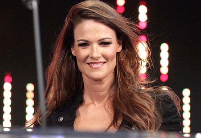 Lita joins WWE full-time backstage, Austin shoots down another rumour, Banks - Bayley promo