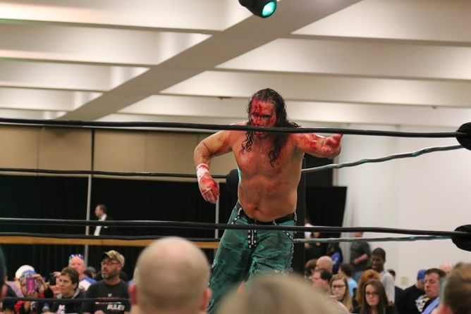 Jarrett defeats Matt Hardy, Hardy busted open, new WWE Star - Coach note