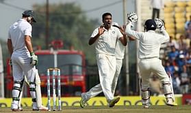 Video: Ravi Ashwin makes AB de Villiers dance to his tune