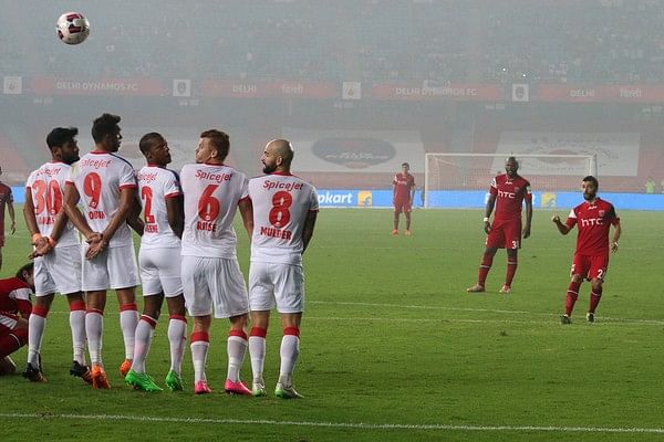 Simao freekick NorthEast United FC Delhi Dynamos