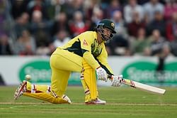 Australian keeper Matthew Wade suffers broken collarbone