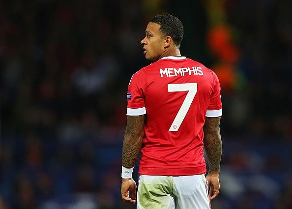 Memphis Depay freekick