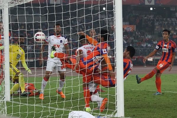 FC Pune defence