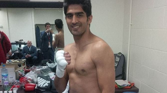 Vijender Singh makes quick work of Dean Gillen in 2nd pro fight with a 1st round TKO