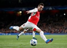 Arsenal midfielder Santi Cazorla set to miss three months with knee injury