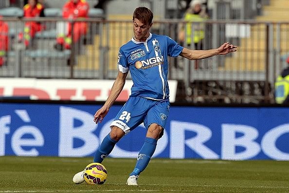 10 best young defenders in the world