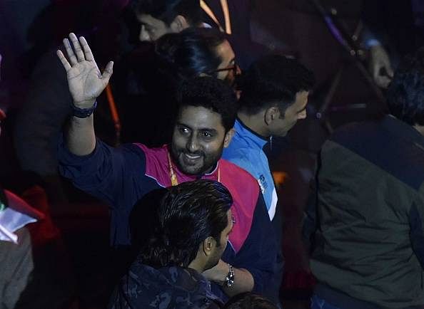 Akshay Kumar, Abhishek Bachchan and Riteish Deshmukh entertain badminton fans