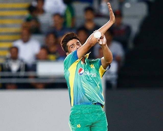 Mohammad Amir booed on his return to international cricket