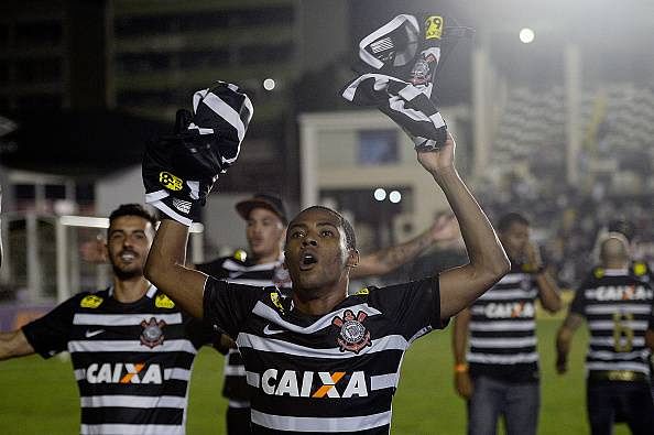 Corinthians midfielder Elias to stay in Brazil amidst interest from a Chinese club