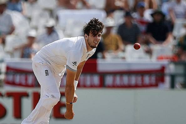 Liam Plunkett to replace the injured Steven Finn in the England squad