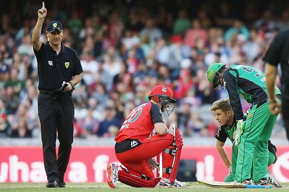 Video: Peter Nevill's 'self' run-out in Big Bash League 2016 is the most bizarre dismissal you've ever seen