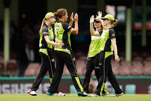 Women's Big Bash League: Sydney Thunder defeats Sydney Sixers by three wickets in the final