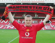 Wayne Rooney signs Man Utd