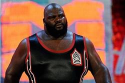 Mark Henry suffers a rib injury on WWE Raw