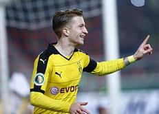 Reus goals crucial as Dortmund hunt leaders Bayern