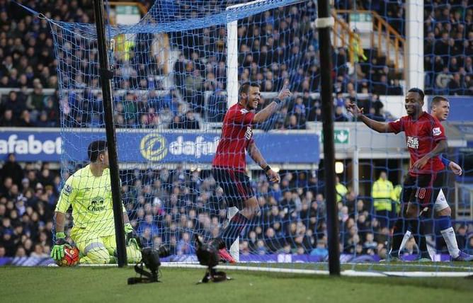 Gritty West Brom dig deep to win at Everton