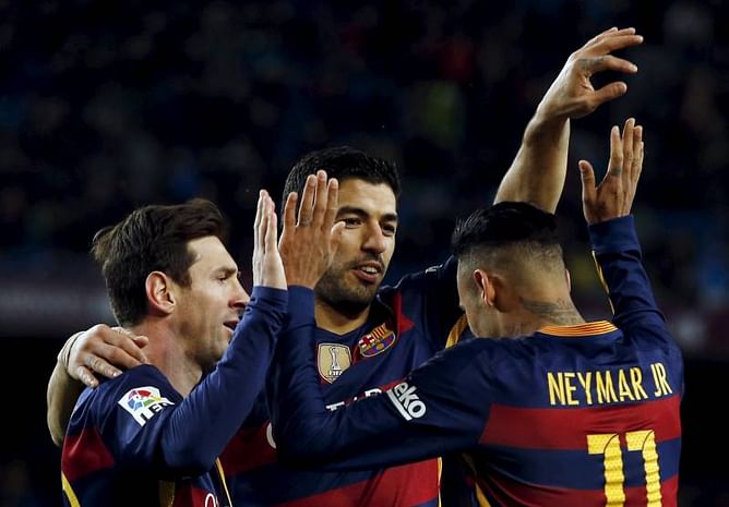 Suarez hat-trick helps Barca to crush Celta 6-1