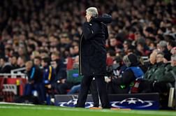 Wenger frustrated as old frailties undermine Arsenal