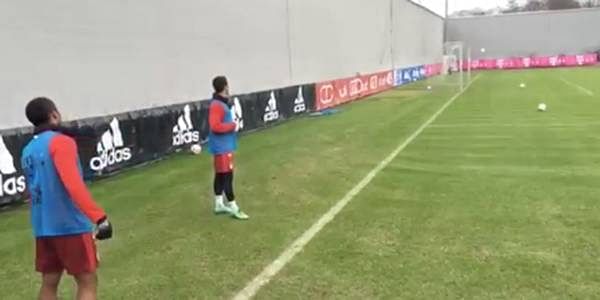 Video: Douglas Costa's rabona corner-kick goal is truly special