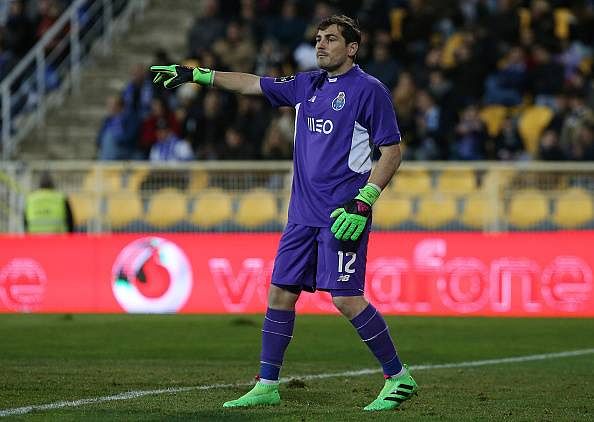FC Porto win breathless classico as Casillas denies Benfica