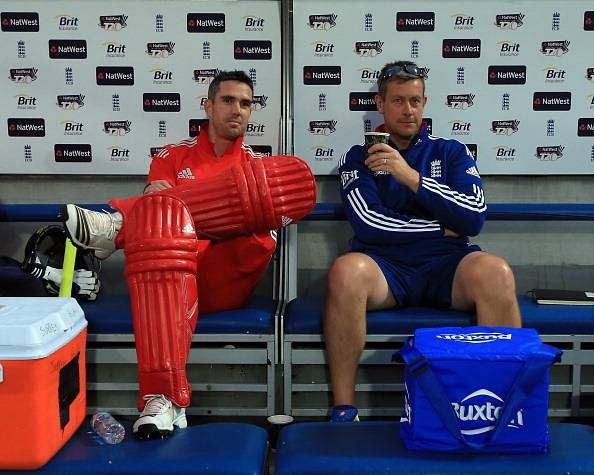 Kevin Pietersen trolls Ashley Giles on Twitter