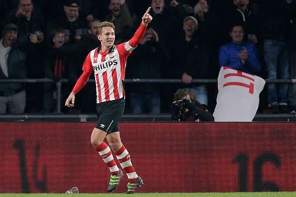Eredivisie: Luuk de Jong returns from suspension to help PSV extend lead
