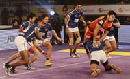 Pawan Kumar makes an unsuccessful attempt to leap over Ravinder Pahal of Dabang Delhi, in match 32 of the Star Sports Pro Kabaddi season 3.