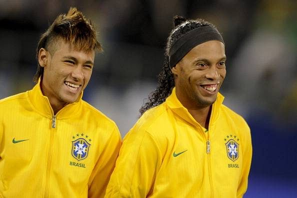5 players who have a similar playing style to football legends