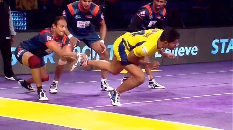 Telugu Titans 17-25 Bengal Warriors; The visitors begin their Pro Kabaddi campaign with a win
