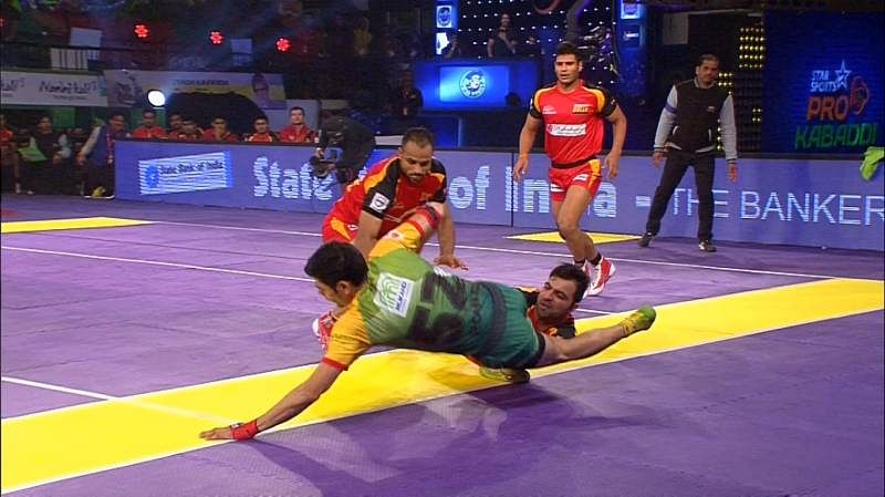 Patna Pirates 36-32 Bengaluru Bulls; The league leaders establish title credentials