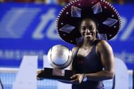 Sloane stephens with the Acapulco trophy