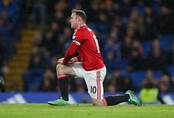 Wayne Rooney still a month away from returning from knee injury according to Louis van Gaal