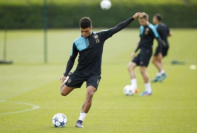 Arsenal's Oxlade-Chamberlain out for up to two months