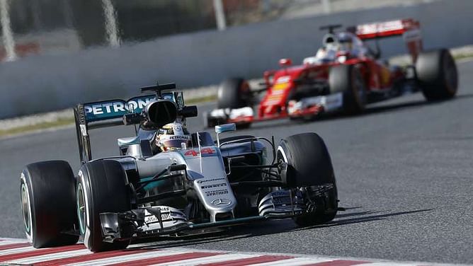 Lewis Hamilton suffers glitch as Formula One testing ends