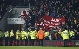 Wenger brushes off fan banner urging him to quit
