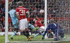 Martial keeps United's hopes alive after Payet masterpiece