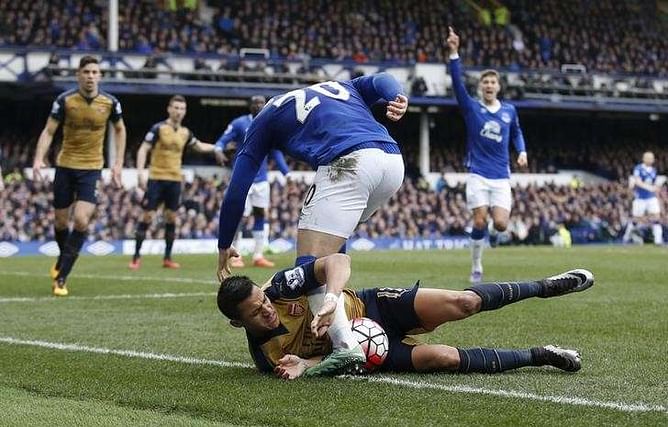 Welbeck, Iwobi on target as slick Arsenal beat Everton