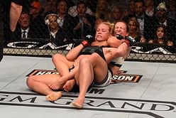 Miesha Tate defeats Holly Holm to become the UFC Women's Bantamweight Champion