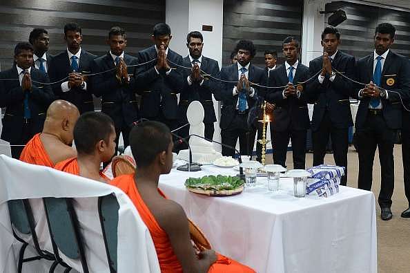 Sri Lankan players offer prayers before flying to India