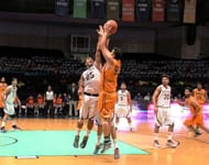 Smithin of Delhi Capitals closes out Gagandeep of Mumbai Challengers during their third north division semifinals