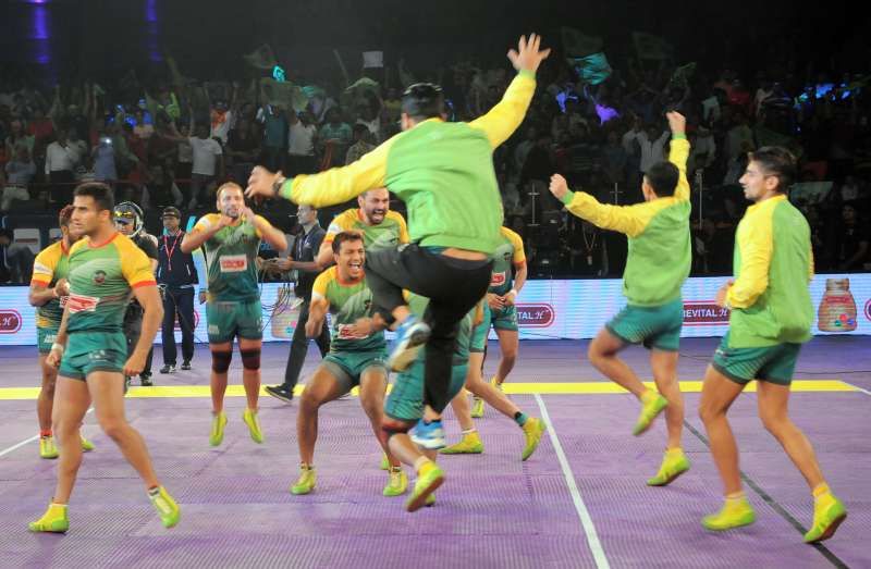 Patna Pirates Champions Pro Kabaddi Season 3 celebration