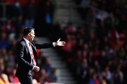 Manchester United: Bryan Robson feels Ryan Giggs is ready to manage the club