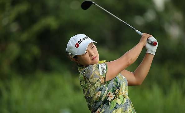 Patient Jang Ha-na joins Lee Mi-rim in tie for Singapore lead