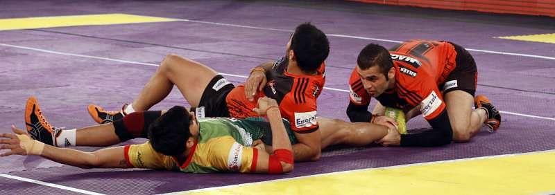 Rohit Kumar Fazel Atrachali Mohit Chhillar U Mumba Patna Pirates Pro Kabaddi final season 3