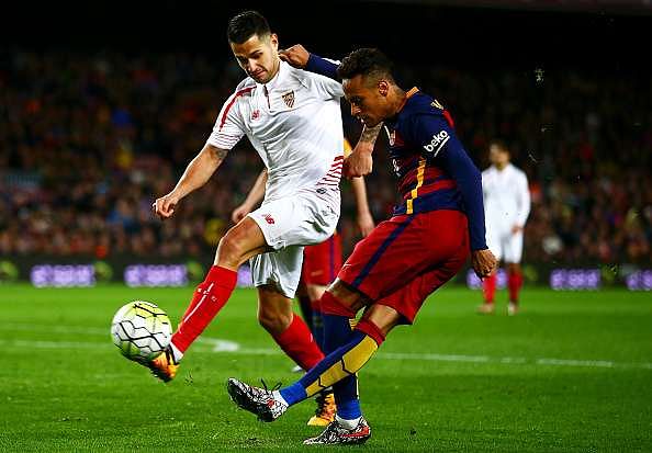 Neymar executing a Rabona